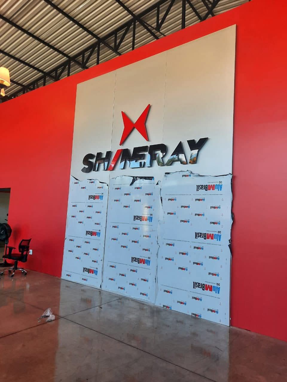 Letra caixa com iluminação